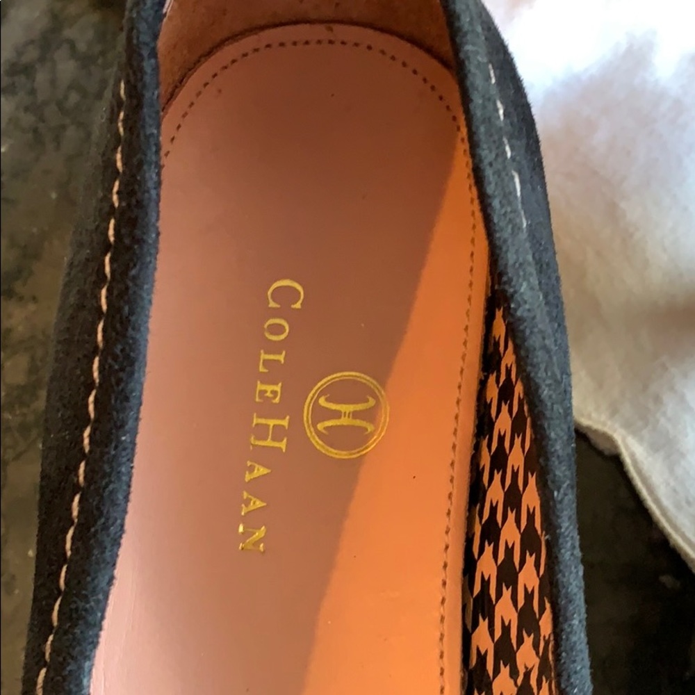 COLE HAAN KITTEN HEEL BLK SUEDE WITH PINK 7.5 B - Picture 5 of 6